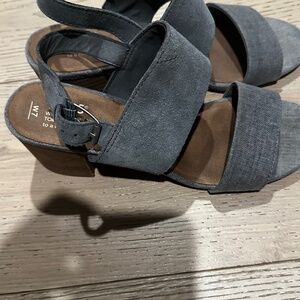 Toms heels